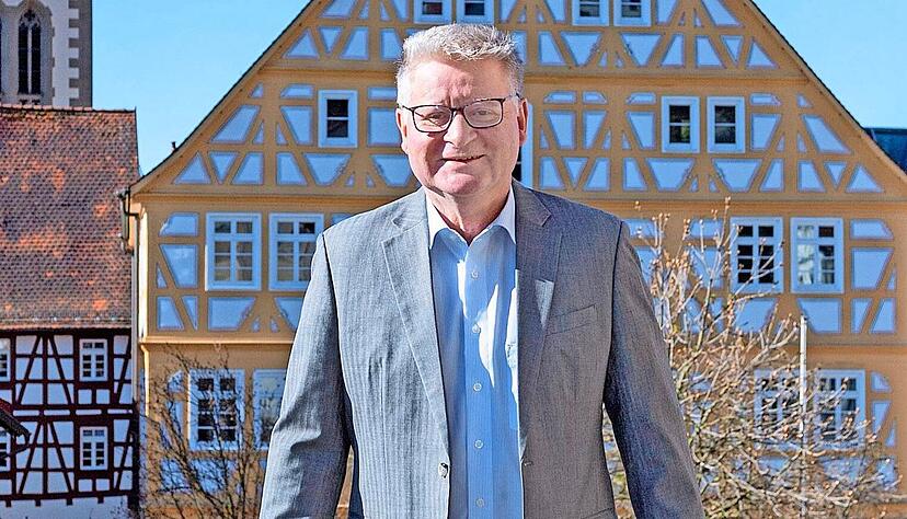 Bei Möckmühls Bürgermeister Ulrich Stammer prüft die Justiz, warum eine Fischtreppe nicht gebaut wird. Bei Möckmühls Bürgermeister Ulrich Stammer prüft die Justiz, warum eine Fischtreppe nicht gebaut wird.