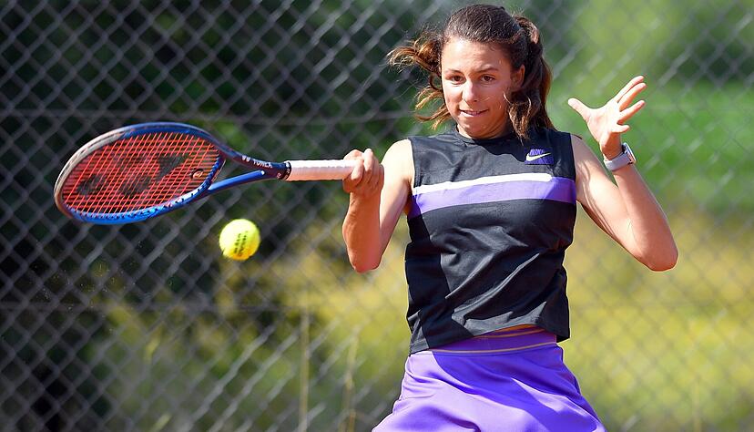 Ihr Match gegen Hajar Abdelkader hat die ganze Tennis-Welt verfolgt: Lorena Sch&auml;del, hier bei einem Match 2021 f&uuml;r die Frauen des TC Oberstenfeld.