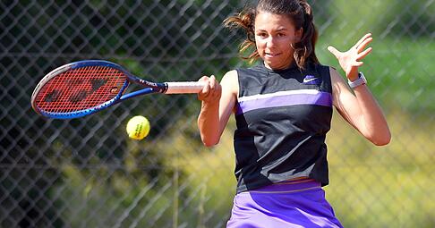 Ihr Match gegen Hajar Abdelkader hat die ganze Tennis-Welt verfolgt: Lorena Sch&auml;del, hier bei einem Match 2021 f&uuml;r die Frauen des TC Oberstenfeld.
