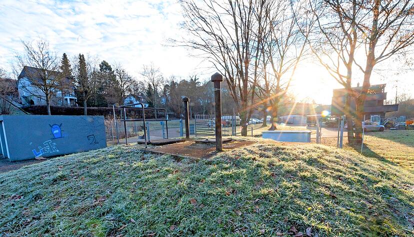 Der Schlossbrunnen am Ende der Bachstraße wird in Talheim als Reservebrunnen vorgehalten. Aus dieser Quelle werden die Sportplätze bewässert.
Foto: Mario Berger Der Schlossbrunnen am Ende der Bachstraße wird in Talheim als Reservebrunnen vorgehalten. Aus dieser Quelle werden die Sportplätze bewässert.
Foto: Mario Berger