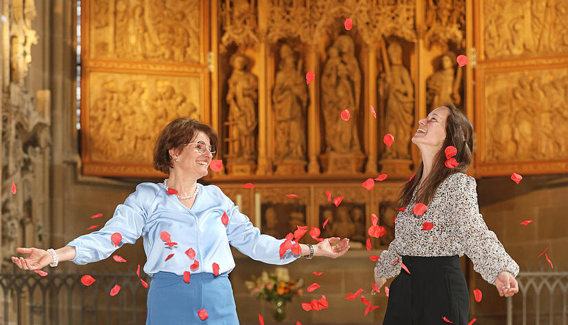 Das f&auml;llt aus dem Rahmen: Die Pfarrerinnen Esther Sauer und Katharina Beck planen Pop-Up-Trauungen in der Heilbronner Kilianskirche.