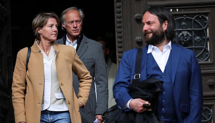 Christina Block, ihr Anwalt Ingo Bott (rechts), und Gerhard Delling. Rund 100 Verhandlungstage sind im Block-Prozess geplant.