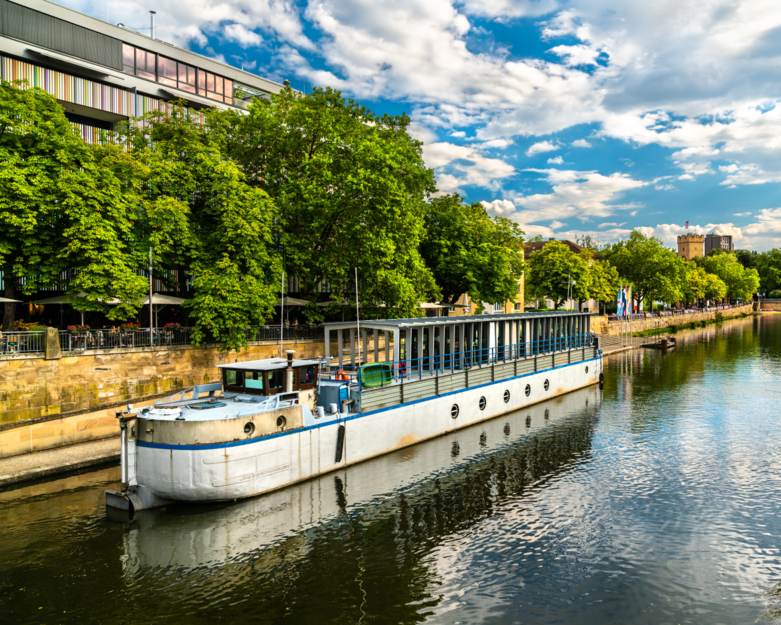 Die Region Heilbronn-Franken überzeugt nicht nur mit attraktiven Immobilien, sondern auch mit einer starken Wirtschaft und einer hohen Lebensqualität. Das Gebiet ist Zentrum des württembergischen Weinanbaus und beherbergt zahlreiche traditionsreiche Familienbetriebe. Zudem sorgt eine vielfältige Wirtschaftsstruktur mit Unternehmen aus Automobilindustrie, Medizintechnik und Genussmittelherstellung für beste Job- und Investitionsmöglichkeiten. Die Region Heilbronn-Franken überzeugt nicht nur mit attraktiven Immobilien, sondern auch mit einer starken Wirtschaft und einer hohen Lebensqualität. Das Gebiet ist Zentrum des württembergischen Weinanbaus und beherbergt zahlreiche traditionsreiche Familienbetriebe. Zudem sorgt eine vielfältige Wirtschaftsstruktur mit Unternehmen aus Automobilindustrie, Medizintechnik und Genussmittelherstellung für beste Job- und Investitionsmöglichkeiten.