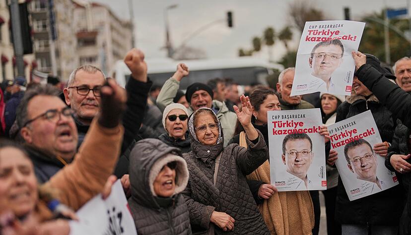 Protest gegen die Festnahme in Istanbul. Protest gegen die Festnahme in Istanbul.
