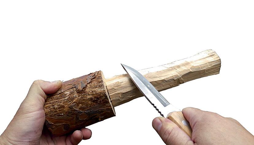 Dann noch etwas Feinarbeit, und fertig ist der Holzhammer. Foto: Martin Gebhardt/migo Dann noch etwas Feinarbeit, und fertig ist der Holzhammer. Foto: Martin Gebhardt/migo