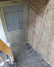 Historische Eindr&uuml;cke: Das besondere Fachwerk wird aber wieder verputzt.