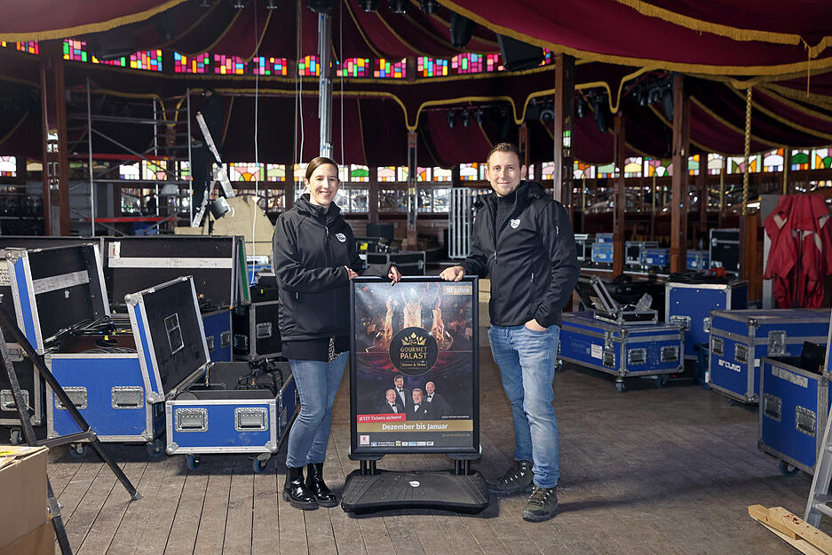Vom 6. Dezember 2024 bis 11. Januar 2025 werden beim "Radio Ton Gourmet Palast" mehrere Tausend Gäste zu Gaumenfreuden und Bühnenshow im Spiegelzelt erwartet.