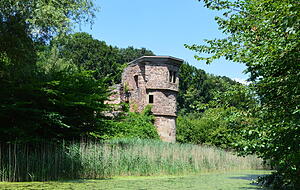 Der Turm musste bereits aufwendig stabilisiert werden. Das Betreten der Ruine ist aufgrund von Einsturzgefahr zur Zeit nicht möglich.