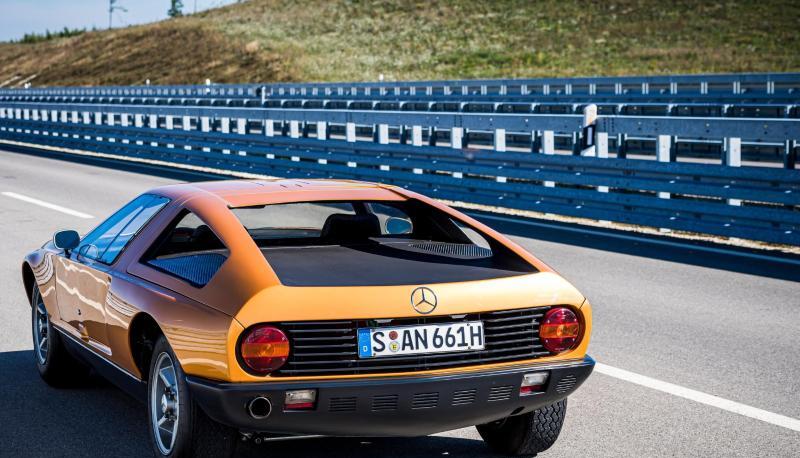 Stern am Heck: Neben dem C111 mit Wankelmotor entstand auch ein Exemplar mit V8-Triebwerk, das den Ingenieuren als Vergleichsfahrzeug diente.