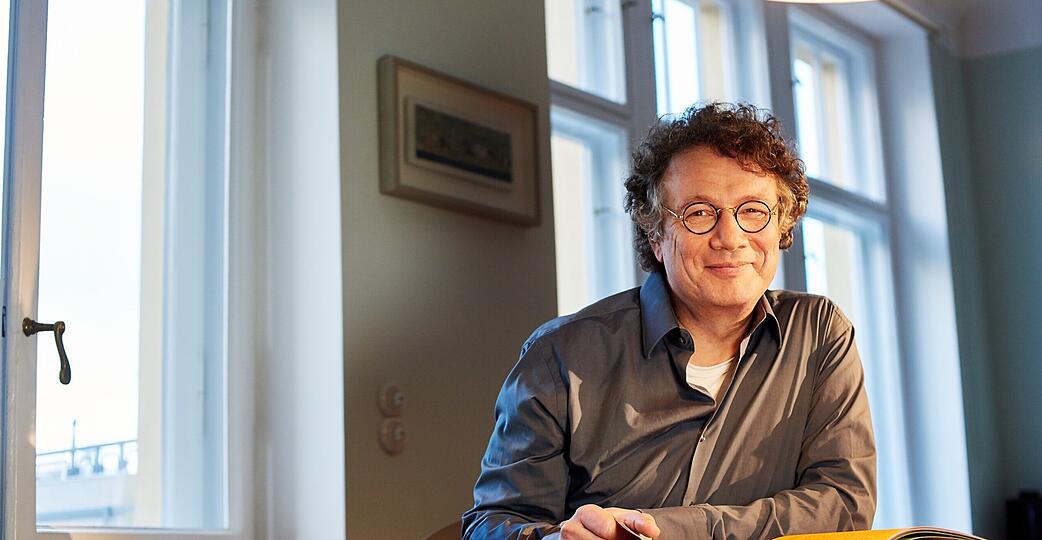 &bdquo;Nat&uuml;rlich w&auml;re ein AfD-Ministerpr&auml;sident schrecklich, wobei ich nicht glaube, dass es soweit kommt&ldquo;: Auf Einladung von Literaturhaus und der KSK-Stiftung tritt Autor Ingo Schulze im Rahmen der Reihe &bdquo;Wendezeiten&ldquo; in Heilbronn auf.
Foto: Gaby Gerster