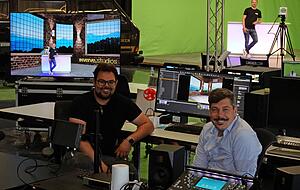 Tobias Huber (links) und Nikolaus Schl&uuml;ter haben Tobias Hurrle (hinten) in ein Penthouse mit Ausblick gestellt.