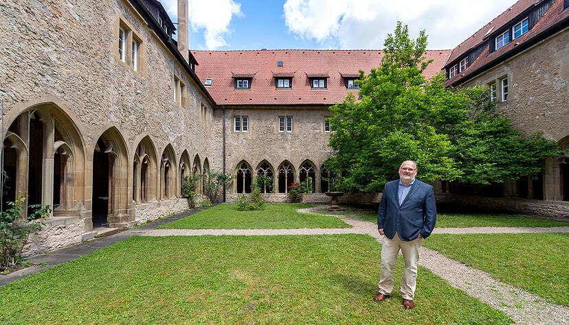 Klosterleiter Rüdi Peteroff hat bei der Arbeit im Kloster viele Menschen kennengelernt. "Es gibt die unterschiedlichsten Gründe, die die Menschen zu uns führen", berichtet er. Entsprechend vielfältig ist das aktuelle Angebot im Kloster Bad Wimpfen.
Fotos: Mario Berger