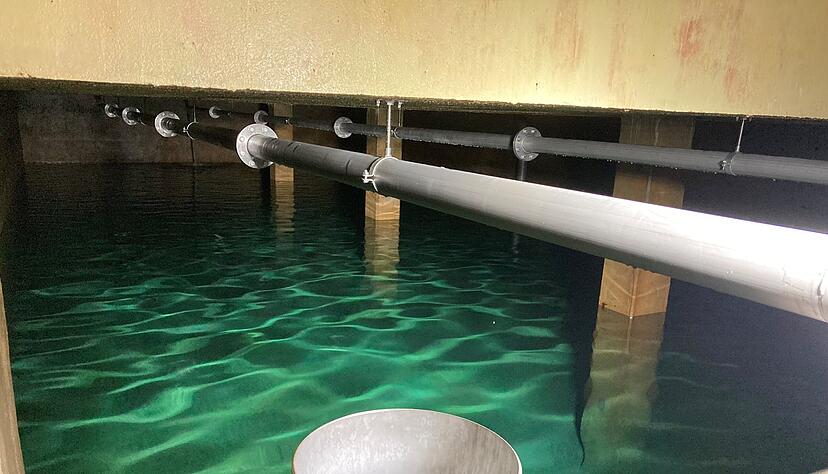 Ein Blick in einen der beiden Wasserspeicher des Hochbehälters klären. 500 Kubikmeter Trinkwasser fasst jede der Kammern.