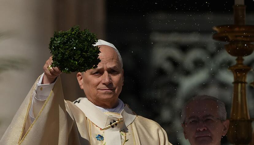 Papst Leo XIV. spendet erstmals an Ostern den Segen Urbi et Orbi.