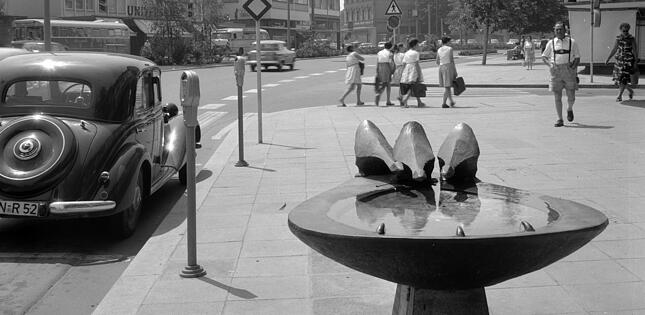 Original-Kategorie: Brunnen; Original-Datierung: 07.1961; Originalformat: 6x6 cm