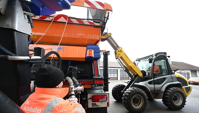 Die Straßenmeistereien rüsten sich für die ersten Einsätze in diesem Winter.