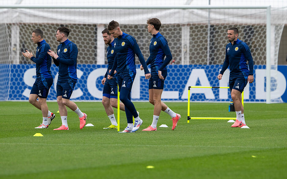 Die schottischen Spieler während des Trainings der schottischen Nationalmannschaft in Garmisch Partenkirchen.