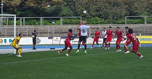Die Partie zwischen dem VfR Heilbronn und dem SV Fellbach ist ein Kampf auf Biegen und Brechen.