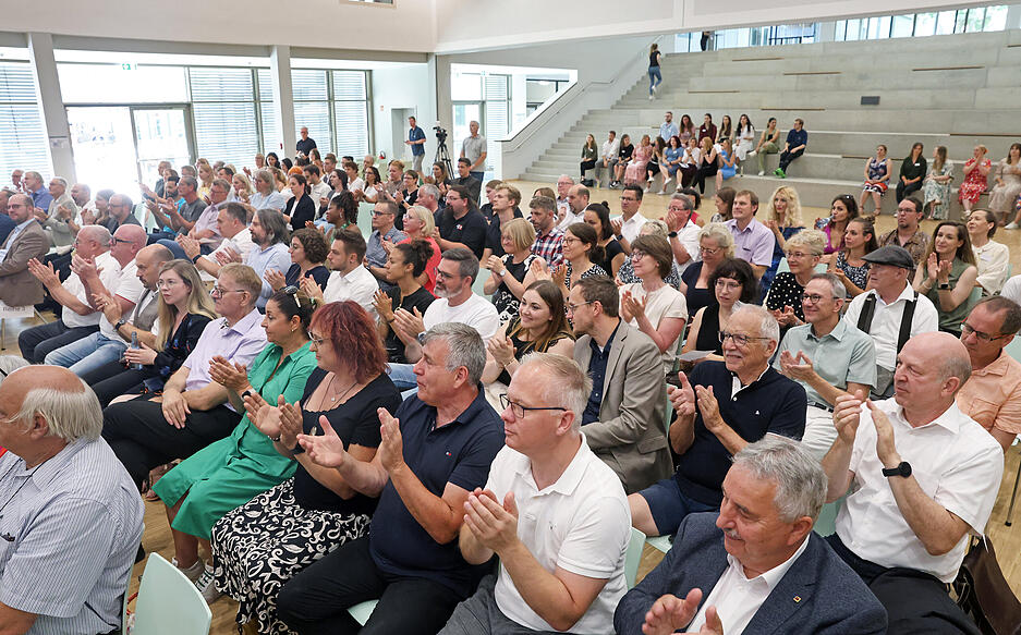 Zur Eröffnung in Neckarsulm gab es feierliches Programm, unter anderem von den Schülern.