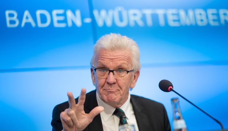 Winfried Kretschmann (Bündnis 90/Die Grünen) bei einer Pressekonferenz. Winfried Kretschmann (Bündnis 90/Die Grünen) bei einer Pressekonferenz.