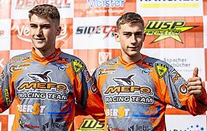 Joshua Weinmann (links) und sein Bruder und Beifahrer Noah &minus; hier bei der Fahrerpr&auml;sentation vor dem WM-Lauf in Rudersberg &minus; erlebten ein erfolgreiches Jahr.