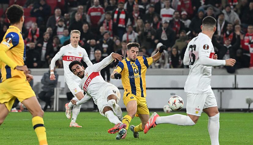 Deniz Undav legte quer, Tiago Tom&aacute;s trifft zum 2:0.