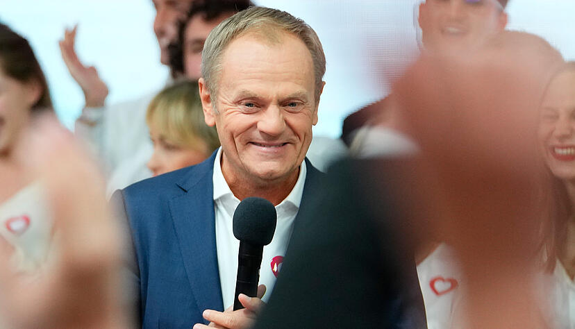 Donald Tusk, ehemaliger polnischer Ministerpräsident und Oppositionsführer, spricht zu Anhängern in der Parteizentrale seiner Partei. Donald Tusk, ehemaliger polnischer Ministerpräsident und Oppositionsführer, spricht zu Anhängern in der Parteizentrale seiner Partei.