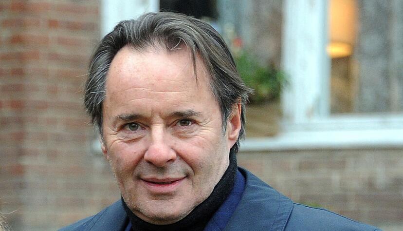 Uwe Kockisch - hier am Set - spielte auch in der ARD-Serie &laquo;Weissensee&raquo;.