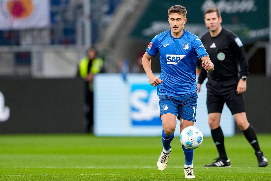Tom Bischof von der TSG Hoffenheim: 19 Jahre – Mittelfeld – Marktwert: 3,5 Millionen Euro – Vertrag bis 2025 Tom Bischof von der TSG Hoffenheim: 19 Jahre – Mittelfeld – Marktwert: 3,5 Millionen Euro – Vertrag bis 2025