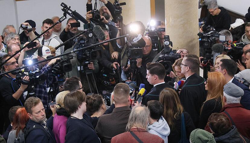 Gro&szlig;es Medieninteresse an der Verhandlung vor dem Bezirksgericht in Warschau