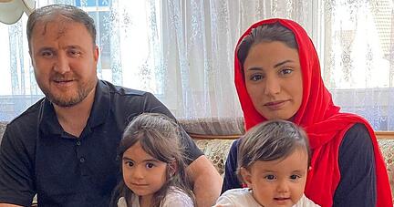 Abed und Ensiyah Lashkari verurteilen die Tat ihres Landsmannes und drücken den hiesigen Polizeibeamten ihr Mitgefühl aus.
Foto: Yvonne Tscherwitschke