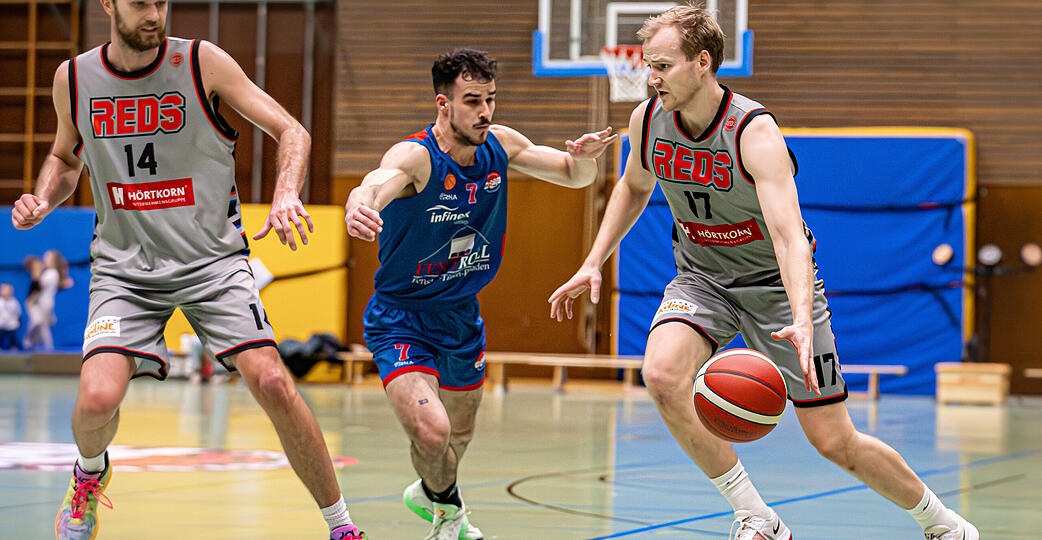 Nils Maisel (rechts) versucht sich durchzusetzen. Die Heilbronn Reds verloren ihr Regionalliga-Spiel gegen KKK Haiterbach. Nils Maisel (rechts) versucht sich durchzusetzen. Die Heilbronn Reds verloren ihr Regionalliga-Spiel gegen KKK Haiterbach.