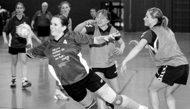 Wichtiger Sieg: Sechs Tore steuerte die Horkheimerin Katrin Keller beim Heimspiel gegen den direkten Tabellenkonkurrenten TSG Backnang bei. Aus der Abstiegsregion sind sie trotzdem noch nicht draußen. (Foto: Andreas Veigel) Wichtiger Sieg: Sechs Tore steuerte die Horkheimerin Katrin Keller beim Heimspiel gegen den direkten Tabellenkonkurrenten TSG Backnang bei. Aus der Abstiegsregion sind sie trotzdem noch nicht draußen. (Foto: Andreas Veigel)