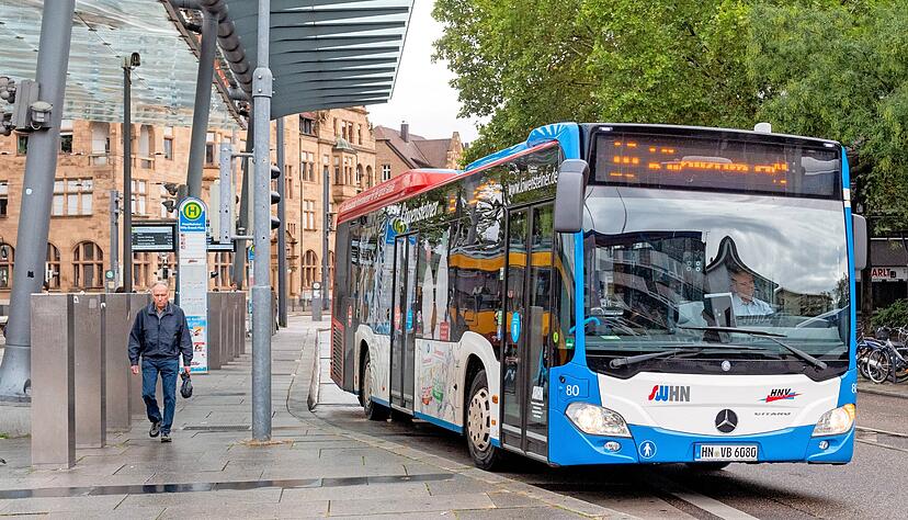 Am Freitag fahren wegen der Streiks in Heilbronn keine Stadtbusse. Die meisten Stadtbahnen, Regionalzüge und -busse sind nicht betroffen.
Foto: Mario Berger Am Freitag fahren wegen der Streiks in Heilbronn keine Stadtbusse. Die meisten Stadtbahnen, Regionalzüge und -busse sind nicht betroffen.
Foto: Mario Berger
