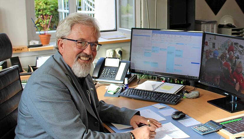 Als B&uuml;rgermeister einer kleinen Gemeinde stehen die T&uuml;ren des B&uuml;ros von Klaus Gross meist offen.
Foto: Stefanie Jani