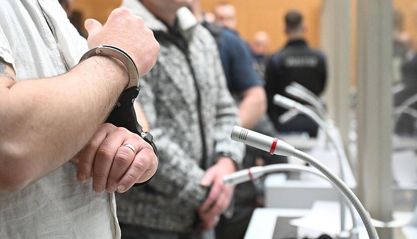 Die Generalstaatsanwaltschaft Stuttgart hat Anklage gegen vier mutmaßliche Mitglieder einer mutmaßlichen «Reichsbürger»-Terrorgruppe erhoben. (Symbolbild) Die Generalstaatsanwaltschaft Stuttgart hat Anklage gegen vier mutmaßliche Mitglieder einer mutmaßlichen «Reichsbürger»-Terrorgruppe erhoben. (Symbolbild)