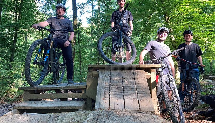 Bikepark Eppingen: Der Radsportclub RSC Hornbuckel Biker betreibt im Hardwald einen Downhill Parcours.