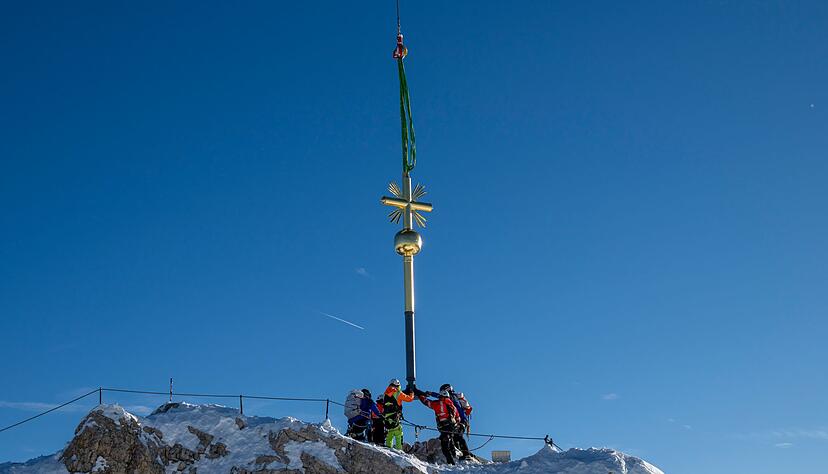 Das Wahrzeichen der Zugspitze steht wieder. Das Wahrzeichen der Zugspitze steht wieder.