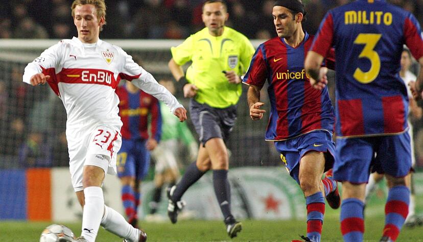 Noch vor seinem Bundesliga-Debüt kommt Manuel Fischer am 12. Dezember 2007 für den VfB Stuttgart in der Champions League beim FC Barcelona zum Einsatz. Noch vor seinem Bundesliga-Debüt kommt Manuel Fischer am 12. Dezember 2007 für den VfB Stuttgart in der Champions League beim FC Barcelona zum Einsatz.