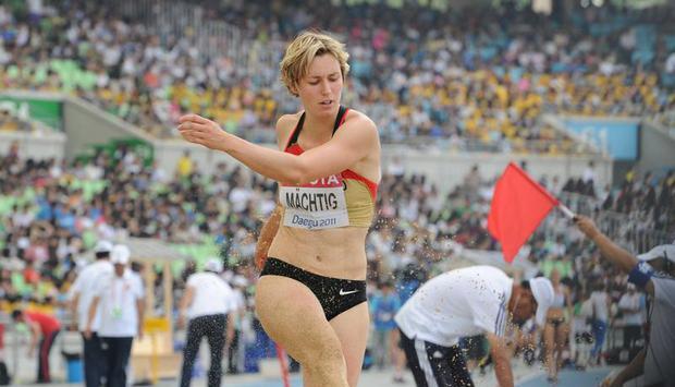 Julia Mächtig ist mit ihrer Leistung beim Weitsprung unzufrieden. Julia Mächtig ist mit ihrer Leistung beim Weitsprung unzufrieden.