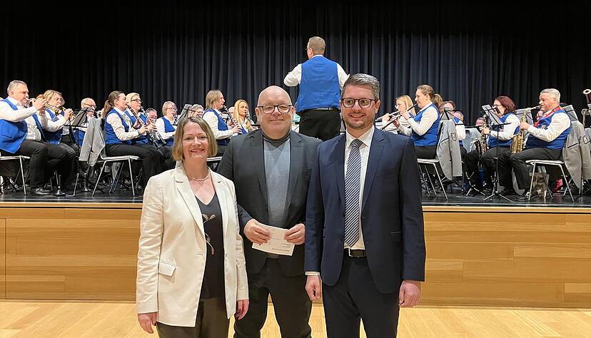 Amtsinhaber Torsten Kunkel (Mitte) verk&uuml;ndet noch keinen Nachfolger: Ina Krone und Jens M&uuml;ller gehen in die Stichwahl.