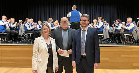 Amtsinhaber Torsten Kunkel (Mitte) verkündet noch keinen Nachfolger: Ina Krone und Jens Müller gehen in die Stichwahl. Amtsinhaber Torsten Kunkel (Mitte) verkündet noch keinen Nachfolger: Ina Krone und Jens Müller gehen in die Stichwahl.