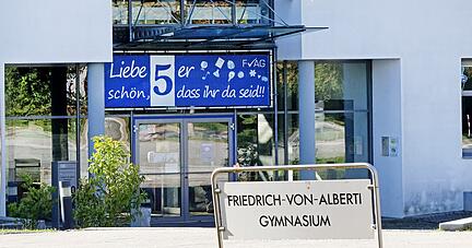 Am Friedrich-von-Alberti-Gymnasium im Bad Friedrichshaller Stadtteil Jagstfeld sind Siebtklässler in Quarantäne.

Foto: Ralf Seidel