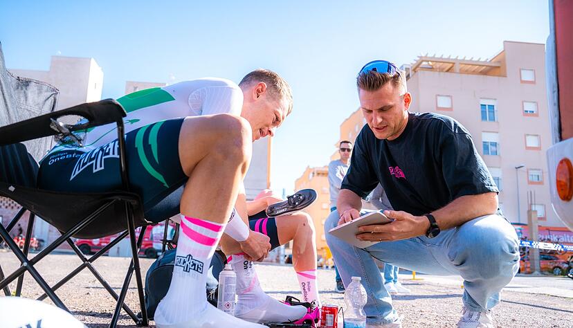 Briefing vor dem Rennen: Marcel Kittel mit dem irischen Stra&szlig;enradmeister Rory Townsend.
