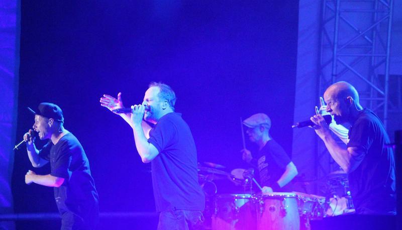 5000 bejubelten in Gaisbach Die Fantastischen Vier. Nach über 20 Jahren Bühnenpräsenz ist das Sprechgesang-Quartett noch immer energiegeladen.
Fotos: Henry Doll