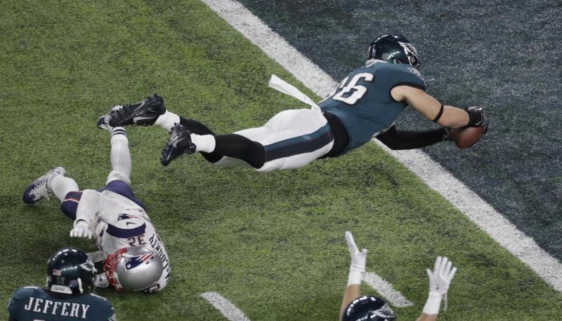 Touchdown: Ein Spieler trägt den Ball in die Endzone oder fängt den Ball dort. Noch der bekannteste Begriff aus dem Football. Touchdown: Ein Spieler trägt den Ball in die Endzone oder fängt den Ball dort. Noch der bekannteste Begriff aus dem Football.