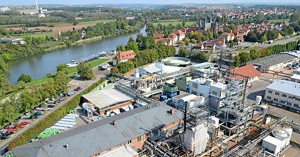 Das Solvay-Areal am Neckar: Fluor spielt in diesem Chemiewerk die zentrale Rolle. Damit geh&ouml;ren Vor- und Abfallprodukte, die hier entstehen und anfallen, zu den sogenannten PFAS. 
Foto: Archiv/Gleichauf