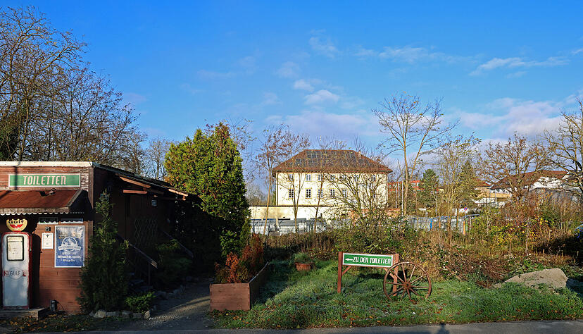 Zwischen dem Biergarten Saline und dem Recyclinghof in Bad Friedrichshall liegt der Standort, den der Gemeinderat f&uuml;r Container f&uuml;r Fl&uuml;chtlinge ins Auge gefasst hatte.