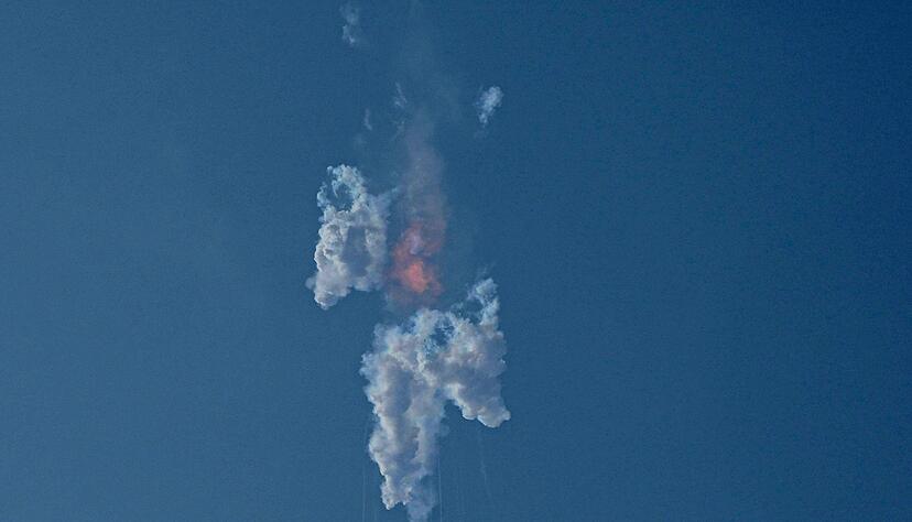 Der erste Testflug des bisher l&auml;ngsten jemals gebauten Raketensystems &laquo;Starship&raquo; ist wenige Minuten nach dem Start mit einem ungeplanten Auseinanderbrechen zu Ende gegangen.