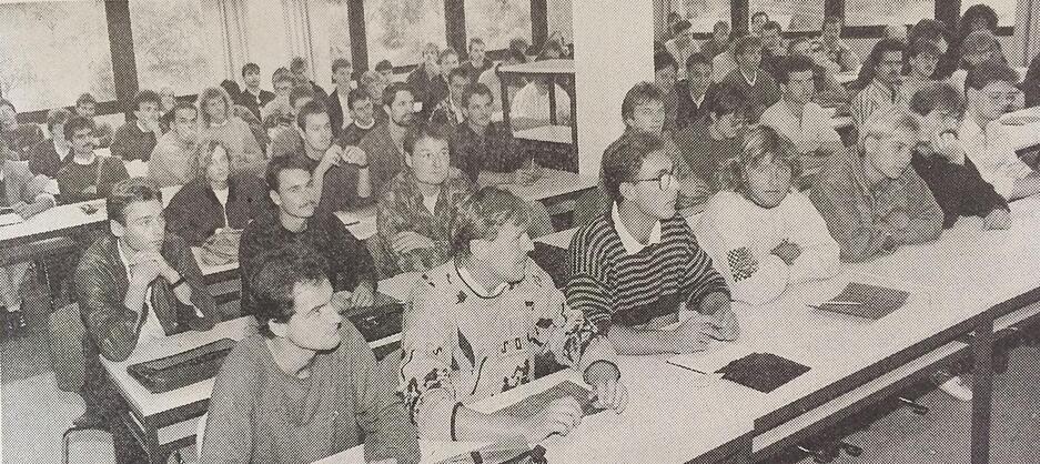 2. Oktober 1989: Zweiter Studiengang in Künzelsau eingerichtet. Die Zahl der Studenten an der Außenstelle ist mit Beginn des neuen Semesters um 88 auf jetzt 156 gestiegen. 2. Oktober 1989: Zweiter Studiengang in Künzelsau eingerichtet. Die Zahl der Studenten an der Außenstelle ist mit Beginn des neuen Semesters um 88 auf jetzt 156 gestiegen.
